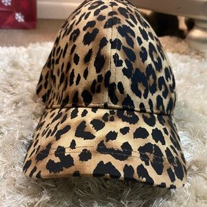 Women’s leopard baseball hat